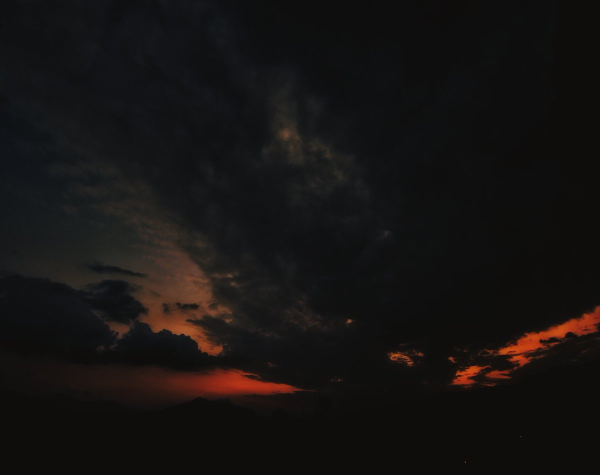 SachinAcharya's tweet photo. Dramatic sunset with fiery clouds and a dark, brooding sky.✨️
#landscapephotography #photography #NaturePhotography #TwitterNatureCommunity #StromHour #ThePhotoHour #PhotographyIsArt #withGalaxy #ShotOnSnapdragon
@ThePhotoHour @AP_Magazine @Snapdragon_UK @SamsungMobileSA https://t.co/6OSZ8dksfU