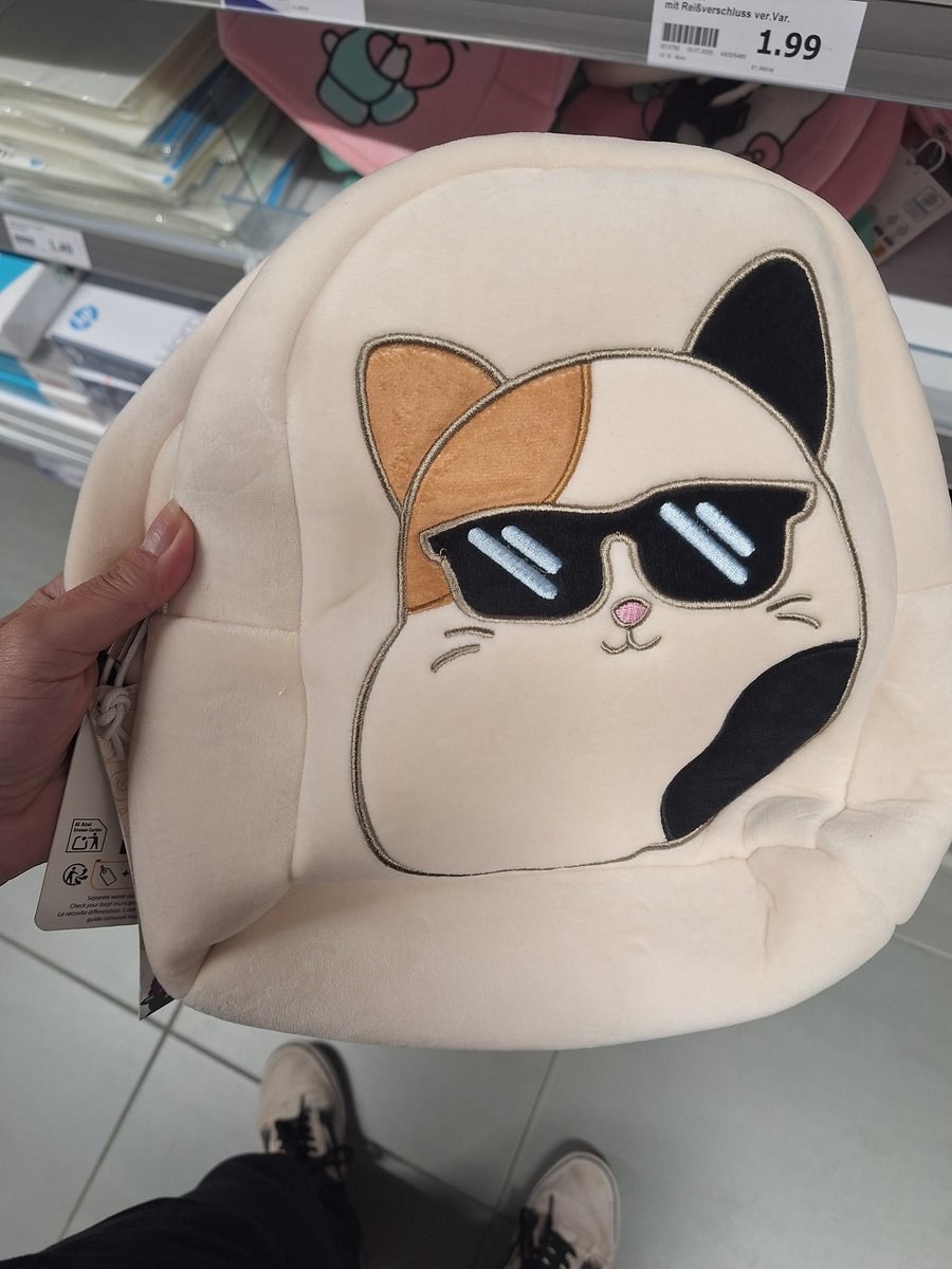 diePinki's tweet image. Kitty als Rucksack!!!
Aber ich kann doch nicht dauernd so nen Kram kaufen. 😩
Oder doch?