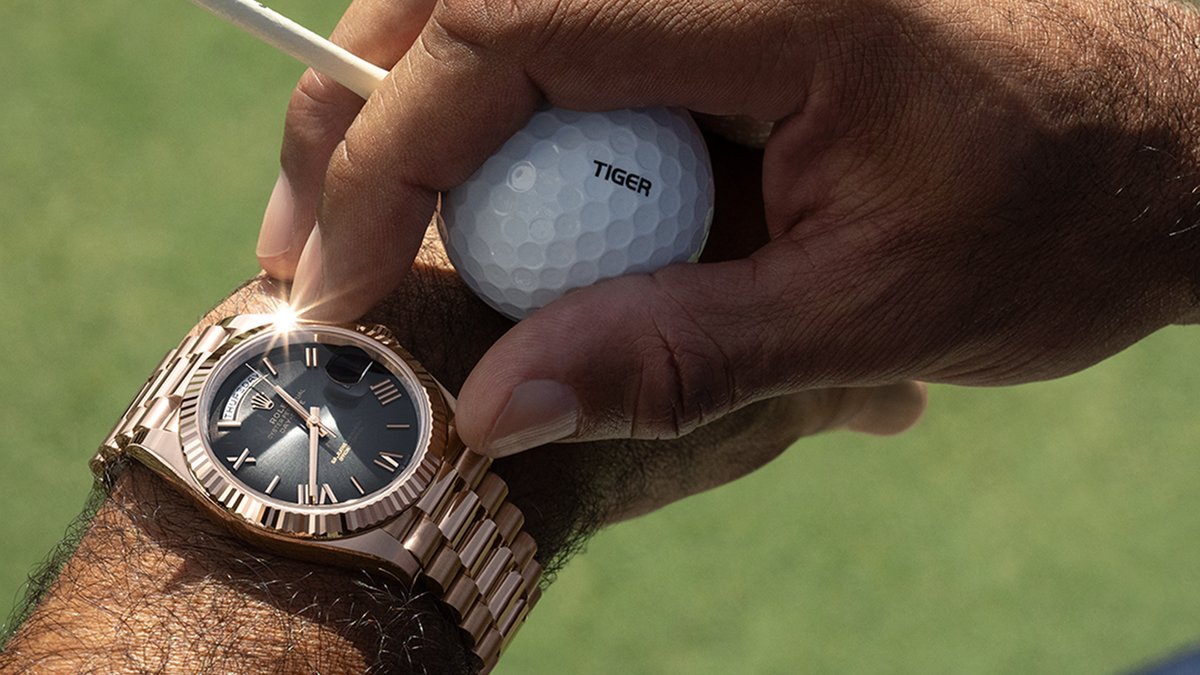 ROLEX's tweet image. In 1997, @TigerWoods became the youngest World No. 1 in men’s golf at the age of 21. One of sport’s biggest personalities and a member of the #RolexFamily, he reveals a keys to his success: a putter he has used for 25 years. More on bit.ly/_TigerWoods #Reachforthecrown