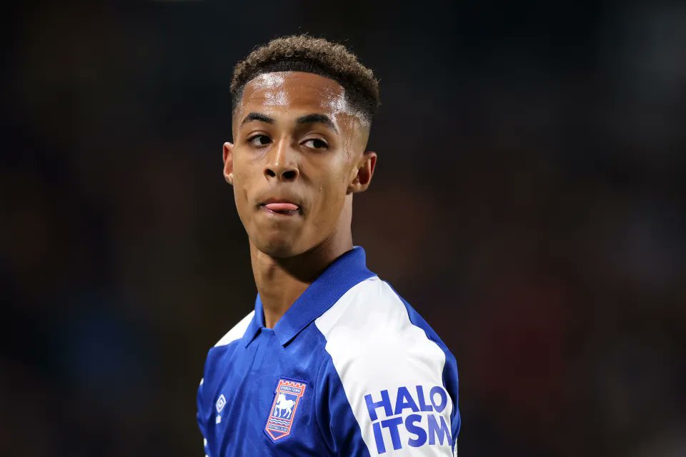 SkySportsLyall's tweet image. #Brentfordfc understood to have reached Omari Hutchinson's £35m relegation clause in talks yesterday but agreement fell down on payment structure. Player understood to be disappointed and keen on the move. (w/@skysports_sheth) More: skysports.com/football/live-…