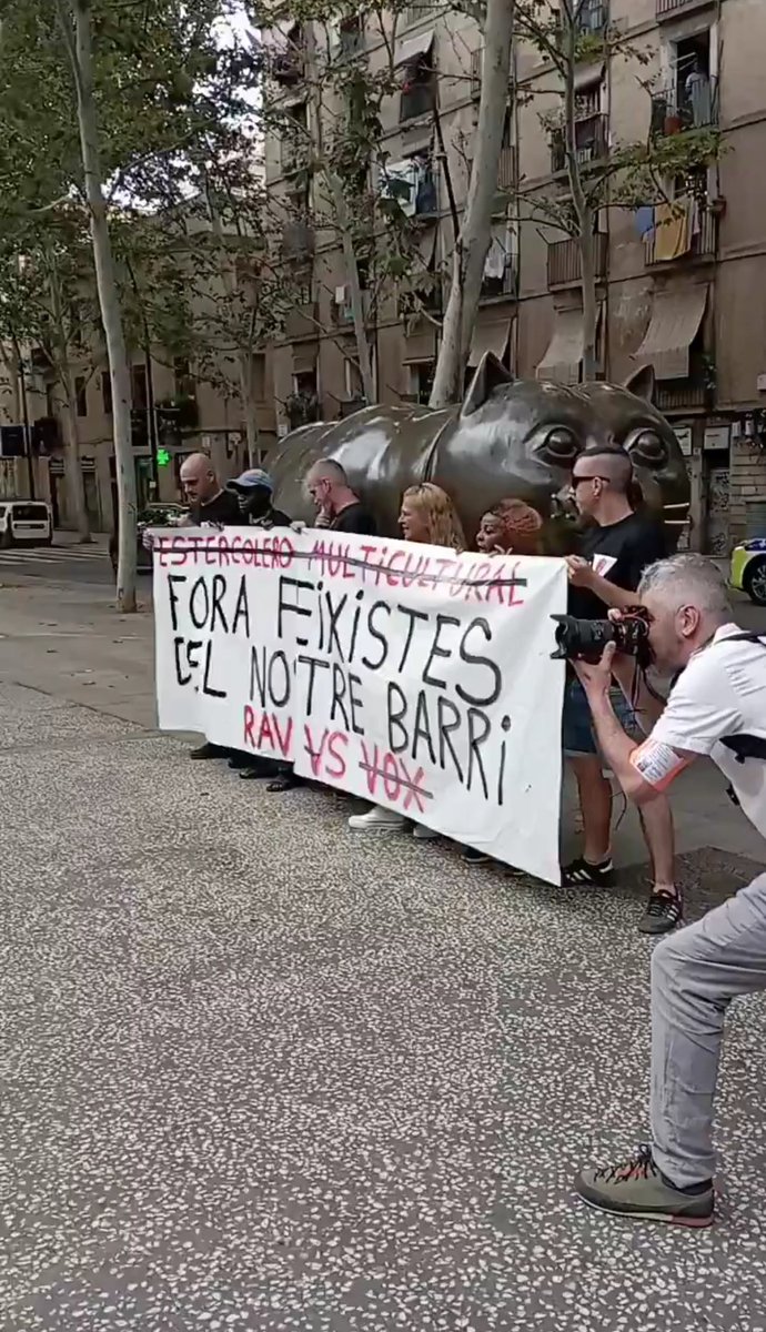 Alerta Solidària (@alertasolidaria) on Twitter photo 🤔 Sabíeu que fa un any que vam fer el judici de Raval vs Vox <a href="/ravalantifeixis/">Raval Antifeixista</a> on hi ha 8 veïnes encausades i... Encara no tenim sentència???
Ahir a Luxemburg el representant de la Comissió Europea afirmava que els jutges se senten pressionats pels terminis, el pocavergonya!!! 🤔 Sabíeu que fa un any que vam fer el judici de Raval vs Vox <a href="/ravalantifeixis/">Raval Antifeixista</a> on hi ha 8 veïnes encausades i... Encara no tenim sentència???
Ahir a Luxemburg el representant de la Comissió Europea afirmava que els jutges se senten pressionats pels terminis, el pocavergonya!!!