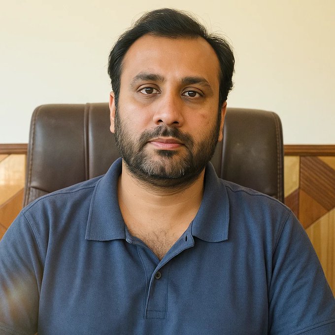 یہ دیپک نیگی ہے عرف باہوٹ بلوچ

بائیلہ گاؤں تحصیل اگسٹیامُنی، ضلع رودرپریاگ ریاست اتراکھنڈ

دیپک ولد نریندر سنگھ نیگی نے 2012 میں دہلی یونیورسٹی سے لسانیات میں گریڈ فرسٹ حاصل کیا۔ وہ ہندی کے ساتھ ساتھ پنجابی، بلوچی، پشتو، فارسی، تامل، عربی اور انگریزی پر عبور رکھتا ہے۔ یونیورسٹی