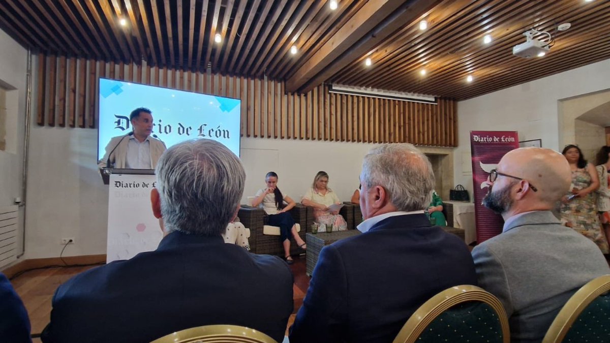 Valponasca, comprometida con una #SociedadJusta, participó como oyente en la mesa redonda "LEÓN, SIEMPRE LA MANO TENDIDA"  de <a href="/diariodeleon/">Diario de León</a> y @CaixaBank.
 ¡Sigamos sumando esfuerzos por un León más solidario! #Valponasca #León #Inclusión  

diariodeleon.es/sociedad/25071…