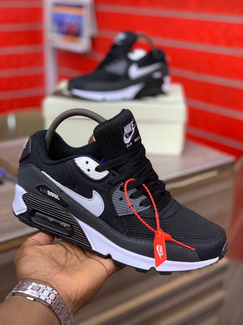 Leo airmax zipo 

size 41-45

75,000

0752399320 whatsapp au dm 

Karibu kwa oda yako leo