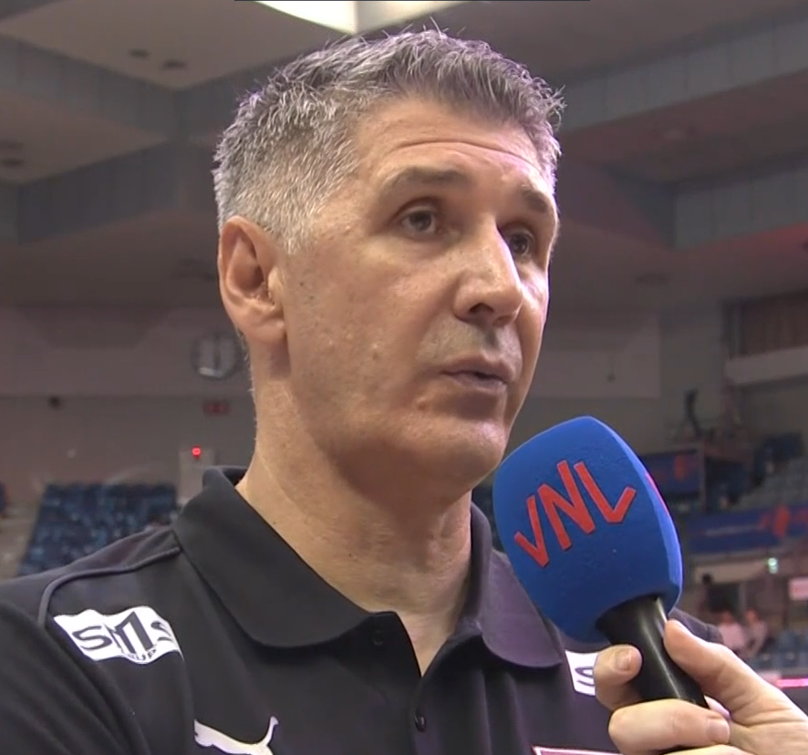 İlk maçınızı bitirdiniz. Bugünden sevdiğiniz şeyler nelerdi?

🇹🇷Slobodan Kovac
" Sonuna kadar savaşmaya çalışıyoruz. Bugün sebebiyle memnun olamam çünkü sonuç negatif. Çok fazla durumu kullanamadık ve sayıları alamadık, özellikle ilk 2 sette. Bence şu an normal olarak biraz