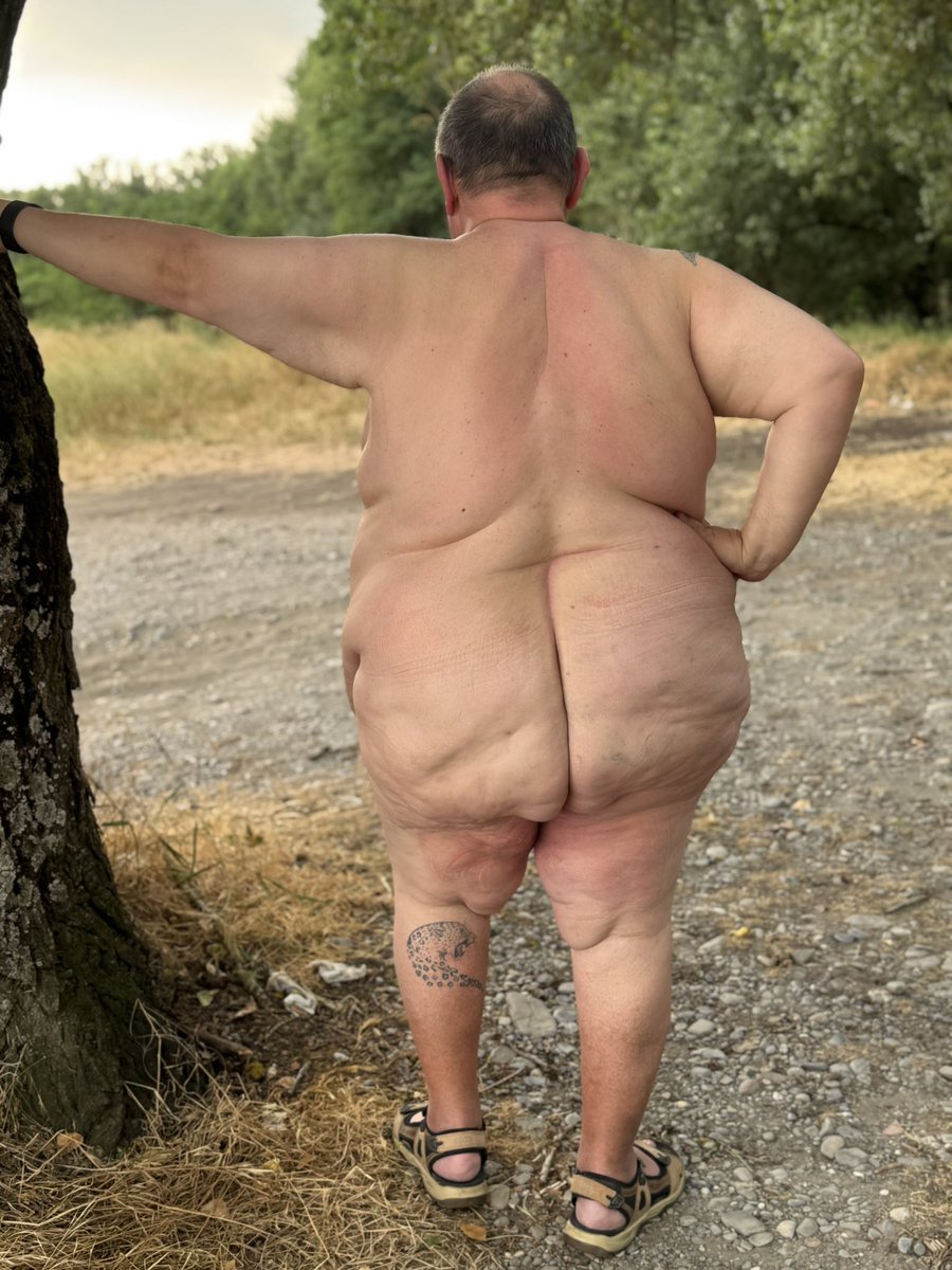 Naked outdoor, new content on my onlyfans!

#superchub 
#bigbelly
#gaysuperchub