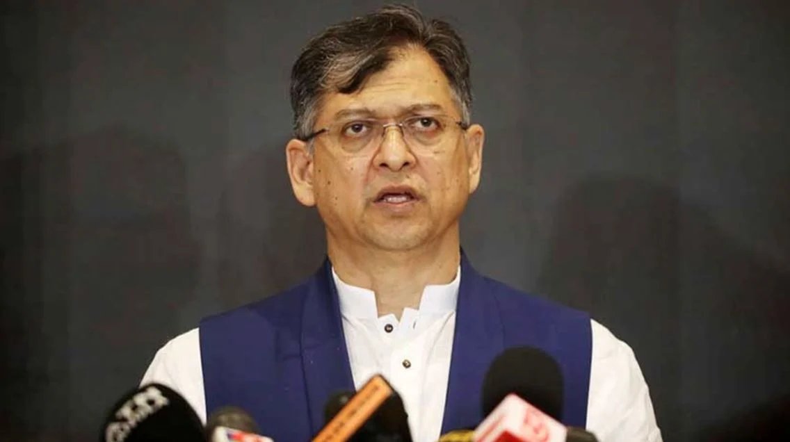 basherkella's tweet image. ‘Sheikh Mujibur Rahman was a fascist, and his daughter Hasina has become a double fascist. The people of Bangladesh do not want fascism to return to their country’
- Salahuddin Ahmed
Standing Committee Member, BNP