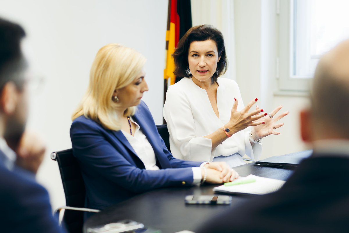 Bundesgesundheitsministerium (@bmg_bund) on Twitter photo ME/CFS und Long-/Post-COVID im Fokus: Versorgung verbessern, Forschung stärken, Zusammenarbeit ausbauen! Gesundheitsministerin <a href="/ninawarken/">Nina Warken</a> und Forschungsministerin <a href="/DoroBaer/">Dorothee Bär</a> setzen klare Prioritäten: Betroffene besser versorgen, Forschung intensivieren, Ministerien vernetzen. ME/CFS und Long-/Post-COVID im Fokus: Versorgung verbessern, Forschung stärken, Zusammenarbeit ausbauen! Gesundheitsministerin <a href="/ninawarken/">Nina Warken</a> und Forschungsministerin <a href="/DoroBaer/">Dorothee Bär</a> setzen klare Prioritäten: Betroffene besser versorgen, Forschung intensivieren, Ministerien vernetzen.