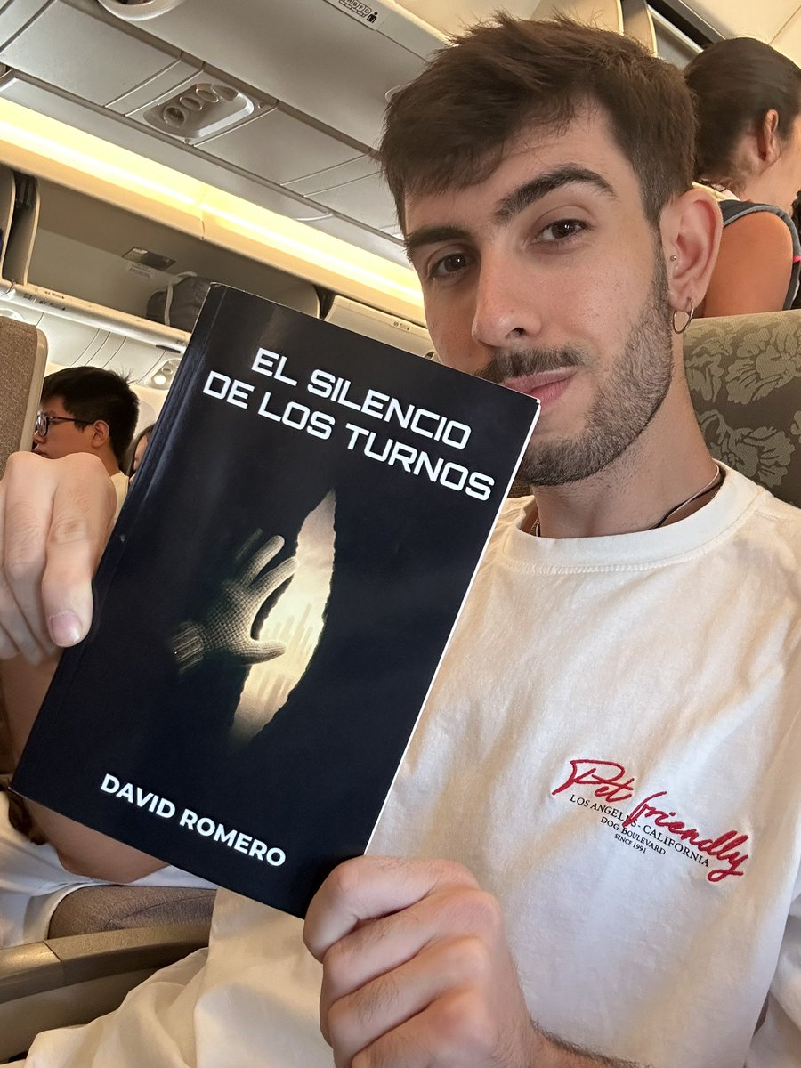 Alex Gomez (@pokealex_) on Twitter photo Silencio, nos vamos a Japón 🇯🇵
Es mi turno para leer la obra de don <a href="/Dazrbn/">David “Daz” Romero</a> 🥰
Se viene el mejor contenido de Pokémon Competitivo hasta la fecha 🤓
a las 14:00 en España saldrá un video en Youtube hablando de ello 👋🏻 Silencio, nos vamos a Japón 🇯🇵
Es mi turno para leer la obra de don <a href="/Dazrbn/">David “Daz” Romero</a> 🥰
Se viene el mejor contenido de Pokémon Competitivo hasta la fecha 🤓
a las 14:00 en España saldrá un video en Youtube hablando de ello 👋🏻