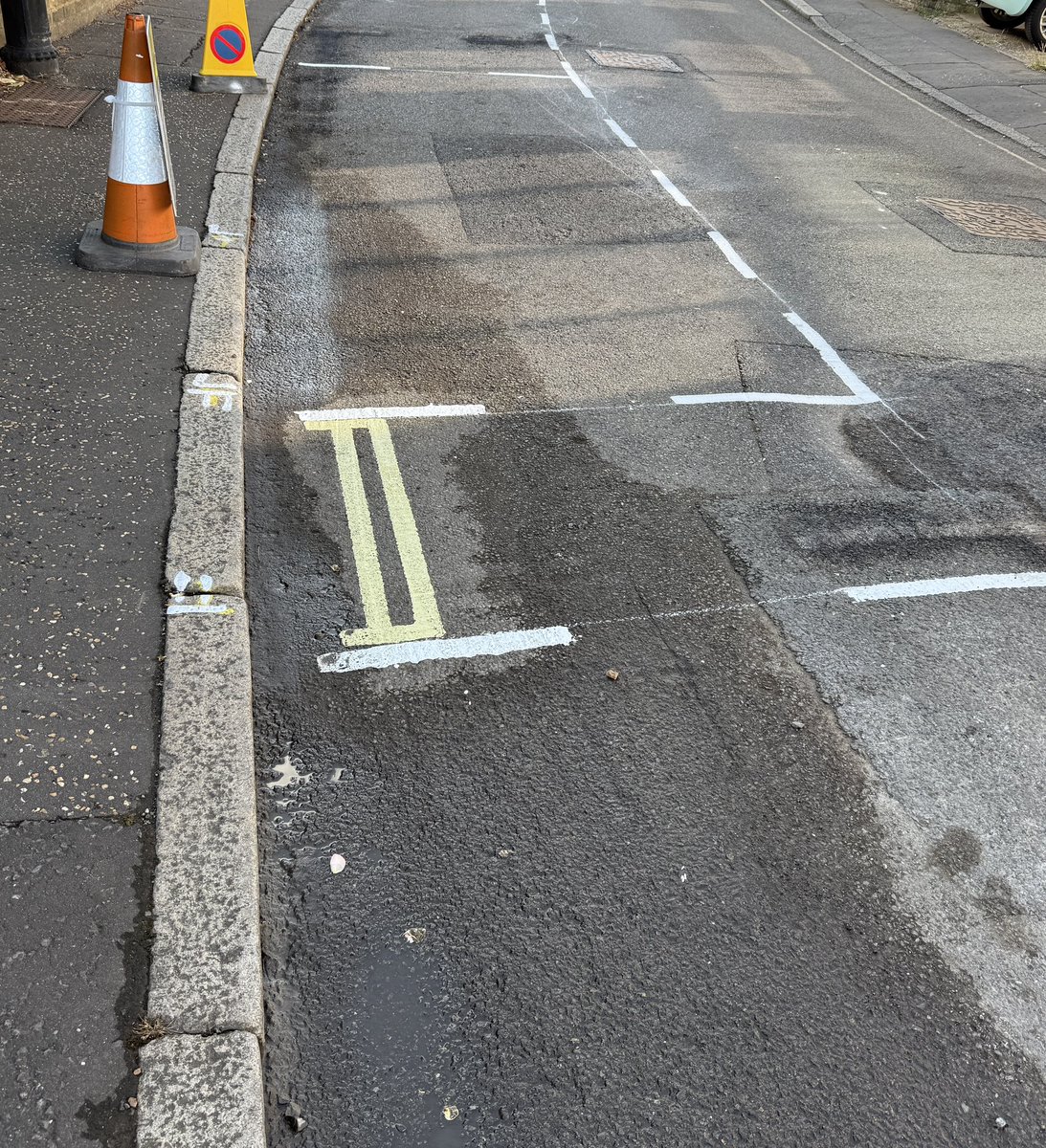 This has got to take 1st prize for Conway <a href="/LBRUT/">Richmond Council</a> lack of joined up thinking! Absolutely dumb &amp; serves no purpose. They have made a total mess at great expense <a href="/TwickenhamNub/">Twickenham Nub News</a> <a href="/TwickTribune/">Twickenham & Richmond Tribune</a>