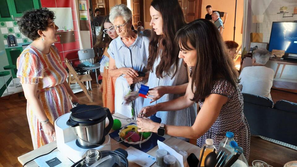 Fundacion_UVa's tweet image. 📍Última parada de la 𝐂𝐚́𝐩𝐬𝐮𝐥𝐚 𝐝𝐢𝐯𝐞𝐫𝐬𝐢𝐯𝐞𝐫𝐬𝐨 de @VIVEMAIS_POCTEP en Benavente (Zamora):
Fablab Itinerante, scape room para probar las tecnologías, prueba de prototipos de ganadores del concurso codiseño y reunión del consorcio del proyecto.