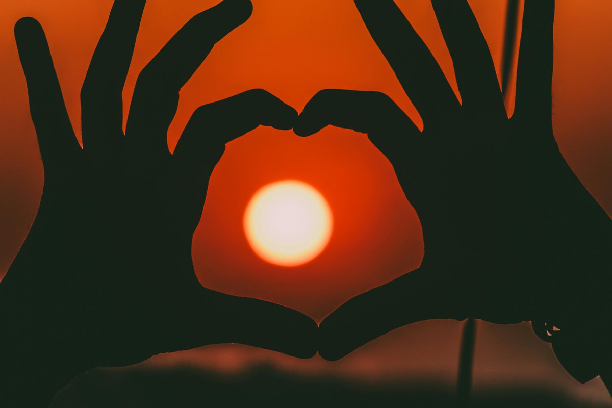 Boost your chances of summer love - by <a href="/DrPamSpurr/">Dr Pam Spurr Psychologist & Artist 🟢⚪🟣</a> blog.wingmanapp.com/boost-your-cha… #wingman #wingmanweekly