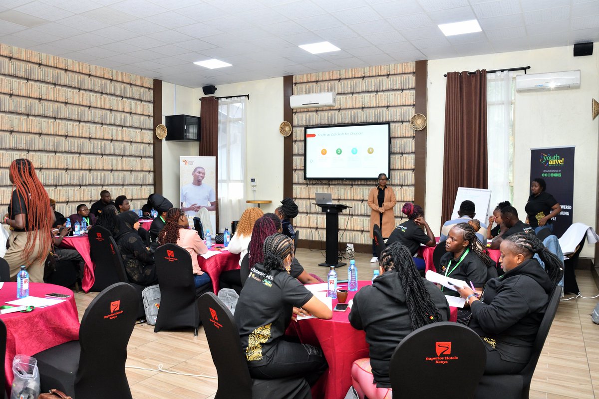 A_YouthPanel's tweet image. Our young panelists in Kenya are tackling barriers to meaningful work head-on — exploring issues in their communities & designing bold solutions.
A transformative workshop in Nairobi has sparked learning & youth-led action for secure, sustainable futures. 🌍
#AYP #YouthVoices…