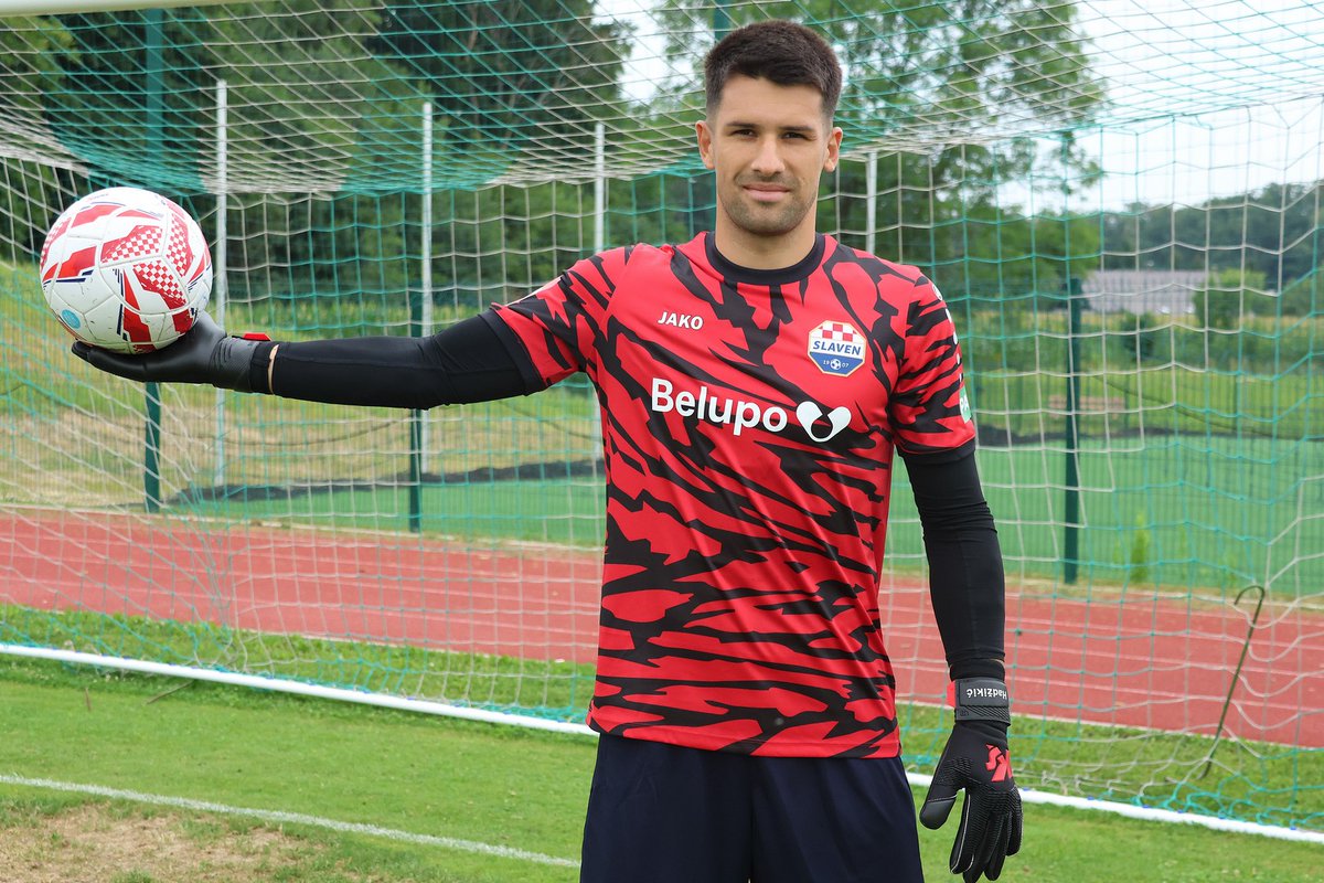 CroatiaFooty's tweet photo. Osman Hadžikić has joined Slaven Belupo!
#HNL #Slaven #Hadzikic https://t.co/SqDrkcJSkW