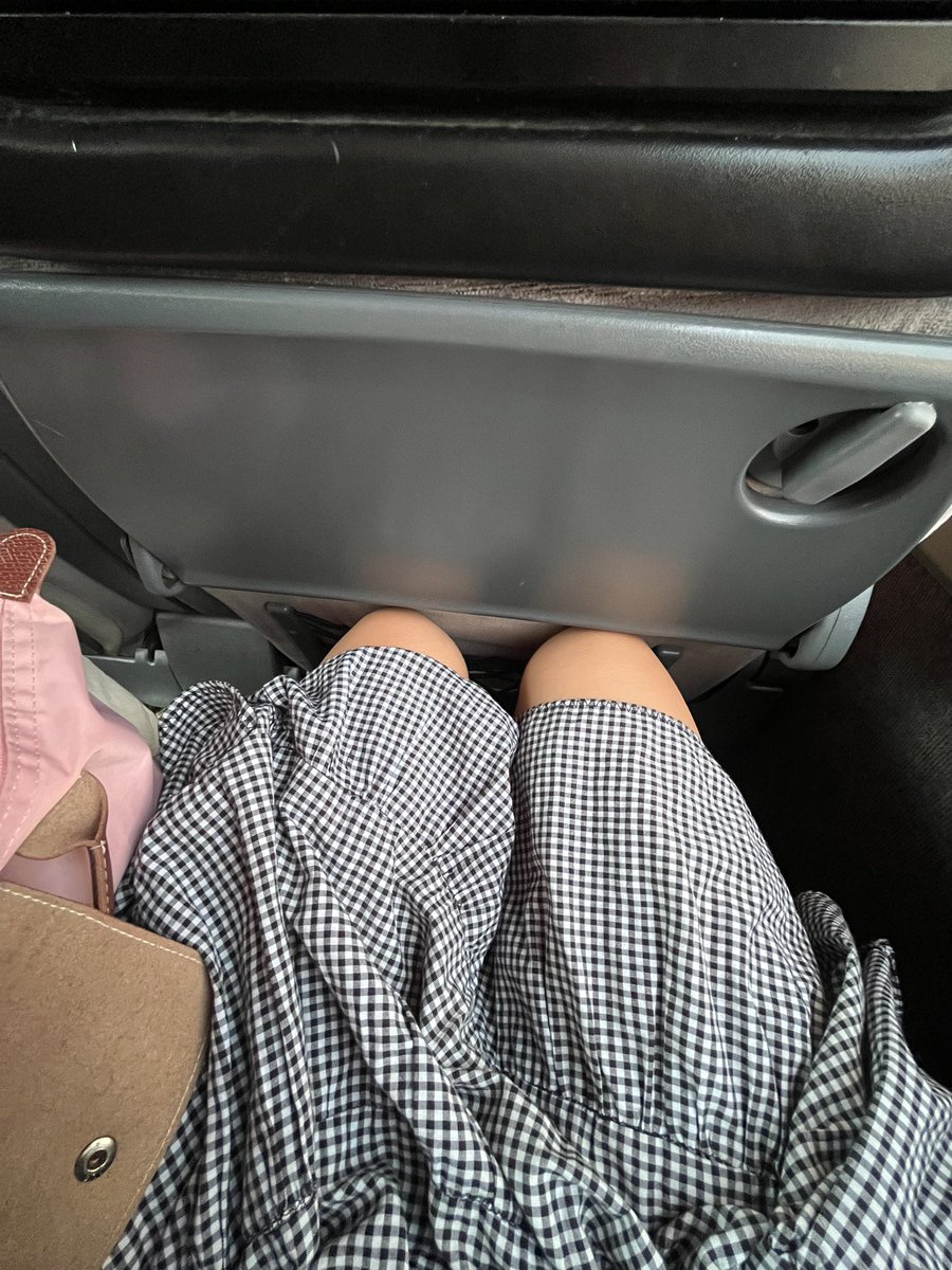 Melis Şen (@mlssn_) on Twitter photo Benim dizim ön koltuğa nasıl değebilir ya? Boyum 1.57 🤣🤣 Bir daha hangi firmayı tercih etmemem gerektiğini anladım. Rahat hat falan yalanmış. <a href="/BuzluSeyahat/">BUZLU Turizm</a> Benim dizim ön koltuğa nasıl değebilir ya? Boyum 1.57 🤣🤣 Bir daha hangi firmayı tercih etmemem gerektiğini anladım. Rahat hat falan yalanmış. <a href="/BuzluSeyahat/">BUZLU Turizm</a>