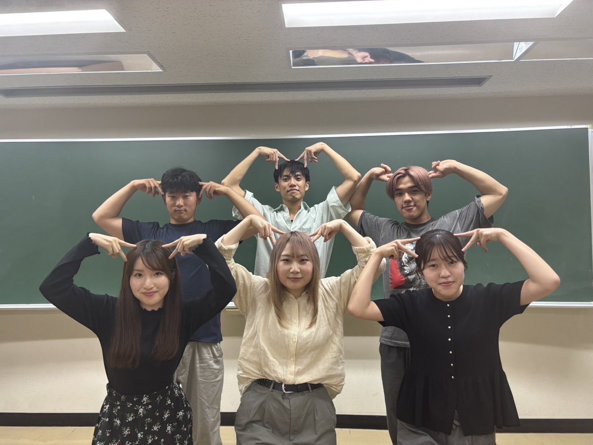 110427ixi's tweet image. バンド紹介⑦ 🌻あかねこしゃべる🌻

2年同期バンドのあかねこしゃべるです！
メンバーそれぞれの声質を生かした曲を2曲演奏します。同期の絆を生かした私たちにしかできない演奏をお届けします！

【演奏曲】
マリーゴールド/あいみょん
ボクノート/スキマスイッチ