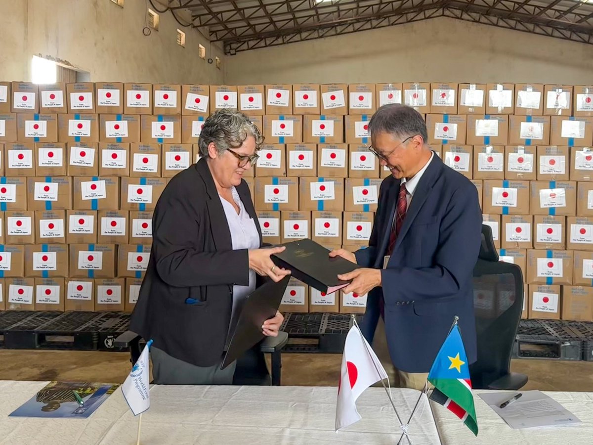 WFP_SouthSudan's tweet image. 🇯🇵 Japan announced today a generous contribution of JPY 500 million (USD 3.2M) to support @WFP’s operations in #SouthSudan
The funding will help deliver food to >14,000 people and provide school meals to >42,000 children.
Thank you @MofaJapan_en!🙏🏿