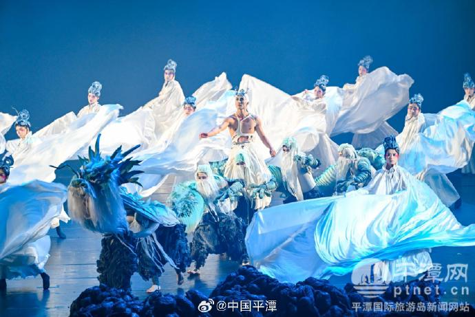 pingtanchina's tweet photo. Pingtan Impression by celebrity choreographer #YangLiping premiered at the Pingtan International Performing Arts Center after a 7-year tour. The reception was amazing! #drama @HolaFujian https://t.co/AxS25FnBO3