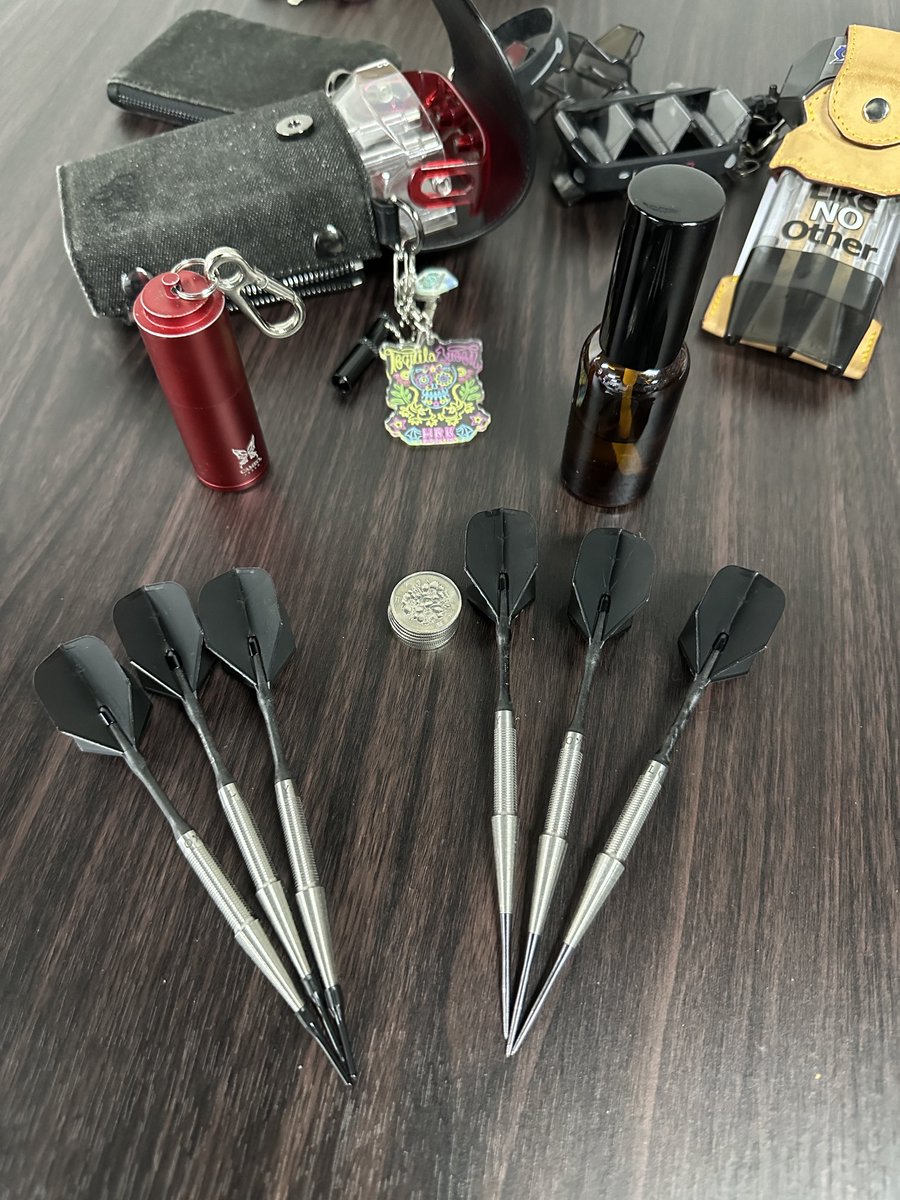 on-chan (@onchan51) on Twitter photo 20250620現在のバレル #TeamLOXLEY <a href="/LoxleyDarts/">Loxley Darts</a> #Robin2 に変えた日。
一時期一度Bambaに変えていましたが、今もこのバレル。
2年たちますが、買い替えようという気持ちはほぼなし。
この頃はまだセッティングが普通なので、ケース問題もなかった頃。
#darts 20250620現在のバレル #TeamLOXLEY <a href="/LoxleyDarts/">Loxley Darts</a> #Robin2 に変えた日。
一時期一度Bambaに変えていましたが、今もこのバレル。
2年たちますが、買い替えようという気持ちはほぼなし。
この頃はまだセッティングが普通なので、ケース問題もなかった頃。
#darts