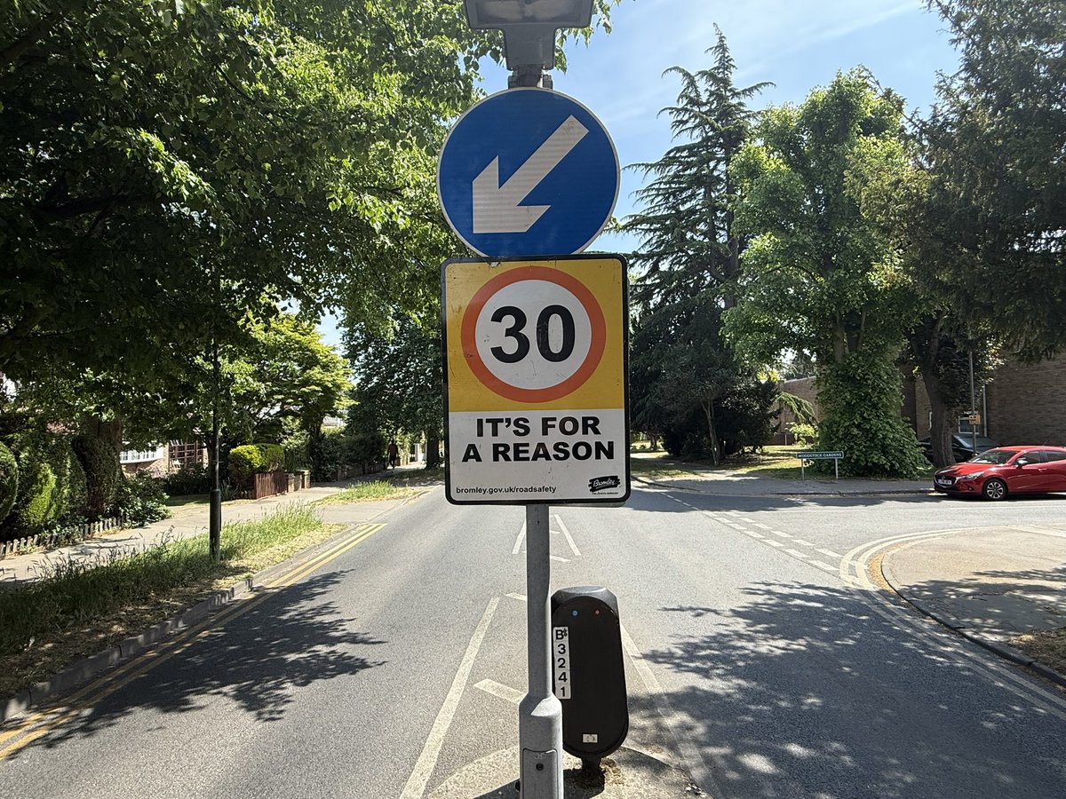 Sorry 20’s Plenty is a piss take on A roads (every road really) but hey let’s make doing business as hard as hell. Just in Clapham on a side street, 1 hr parking £10.00 FFS !