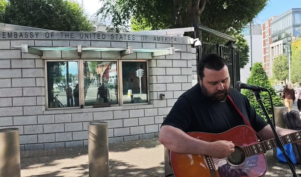 A picture from week 69 of my Palestine solidarity protest outside the US Embassy in Dublin two weeks ago.

Today is week 71.

You can find me there at the usual time of 2-3pm!

All are welcome 🇵🇸 

#FreePalestine