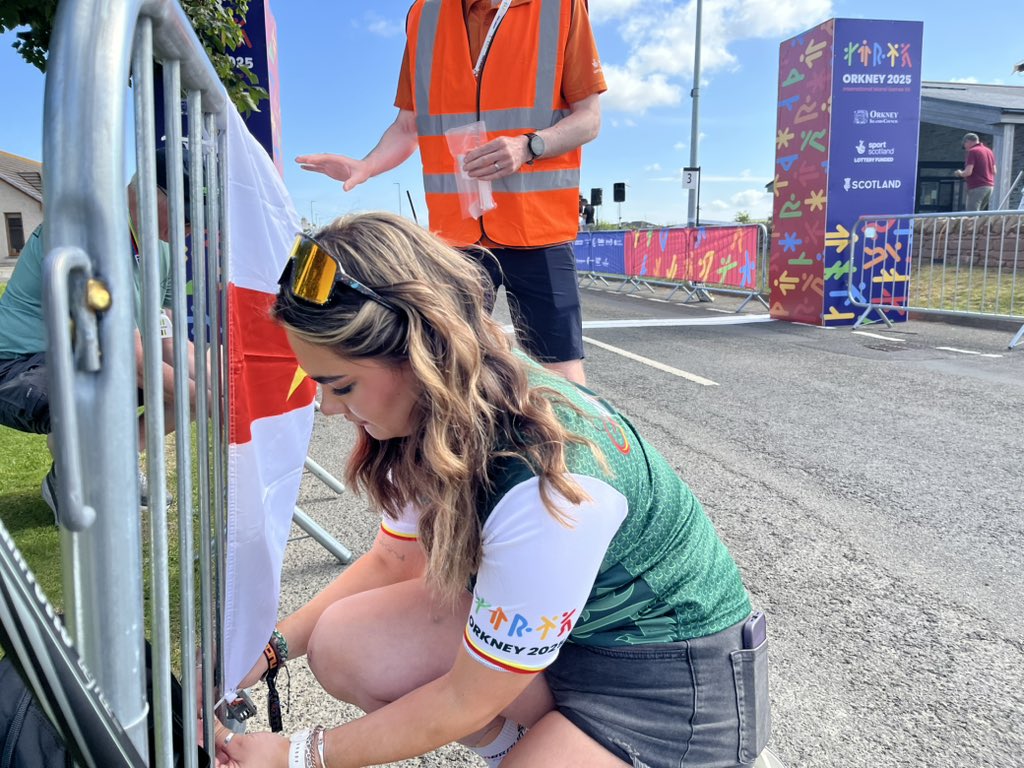 The Guernsey flag is going up on the finish line - due to numbers only one team medal will be awarded in the ladies cycling road race… so it’s gold or nothing! #Orkney2025 <a href="/ITVChannelTV/">ITV Channel News</a> <a href="/guernseyiga/">GIGA</a>