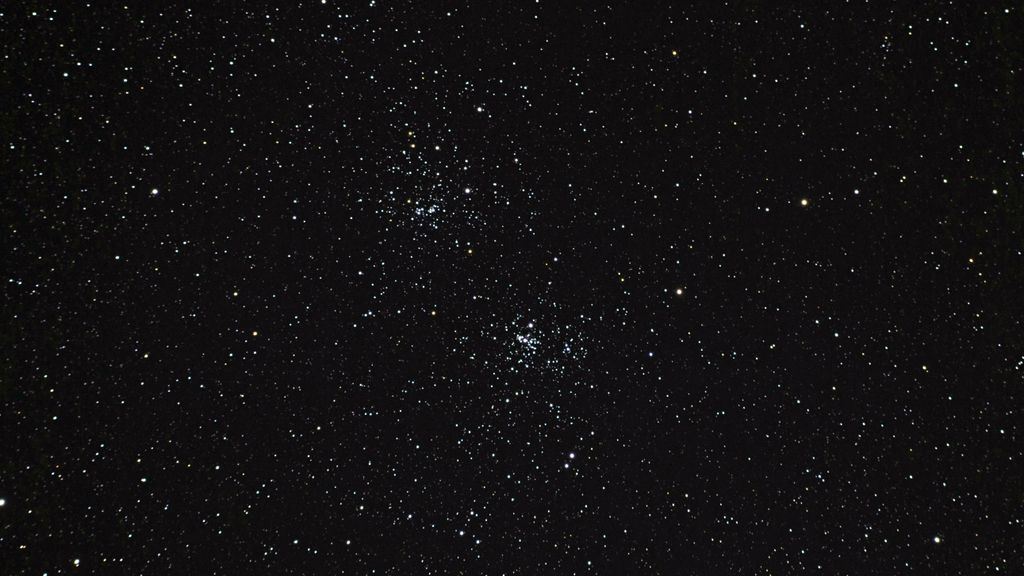 sjb_astro's tweet image. The Double Cluster consists of two open star clusters, NGC 869 and NGC 884, located in the Perseus constellation. Their proximity and brilliance make them a must-see for stargazers. #Astronomy #Stargazing #Astrophotography