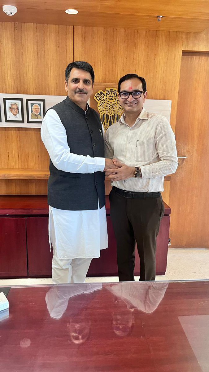 Prerak Shah (@prerak25984) on Twitter photo ગુજરાત વિધાનસભાના અધ્યક્ષ માનનીય શ્રી <a href="/ChaudhryShankar/">Shankar Chaudhary</a> સાહેબ સાથે શુભેચ્છા મુલાકાત કરી. ગુજરાત વિધાનસભાના અધ્યક્ષ માનનીય શ્રી <a href="/ChaudhryShankar/">Shankar Chaudhary</a> સાહેબ સાથે શુભેચ્છા મુલાકાત કરી.