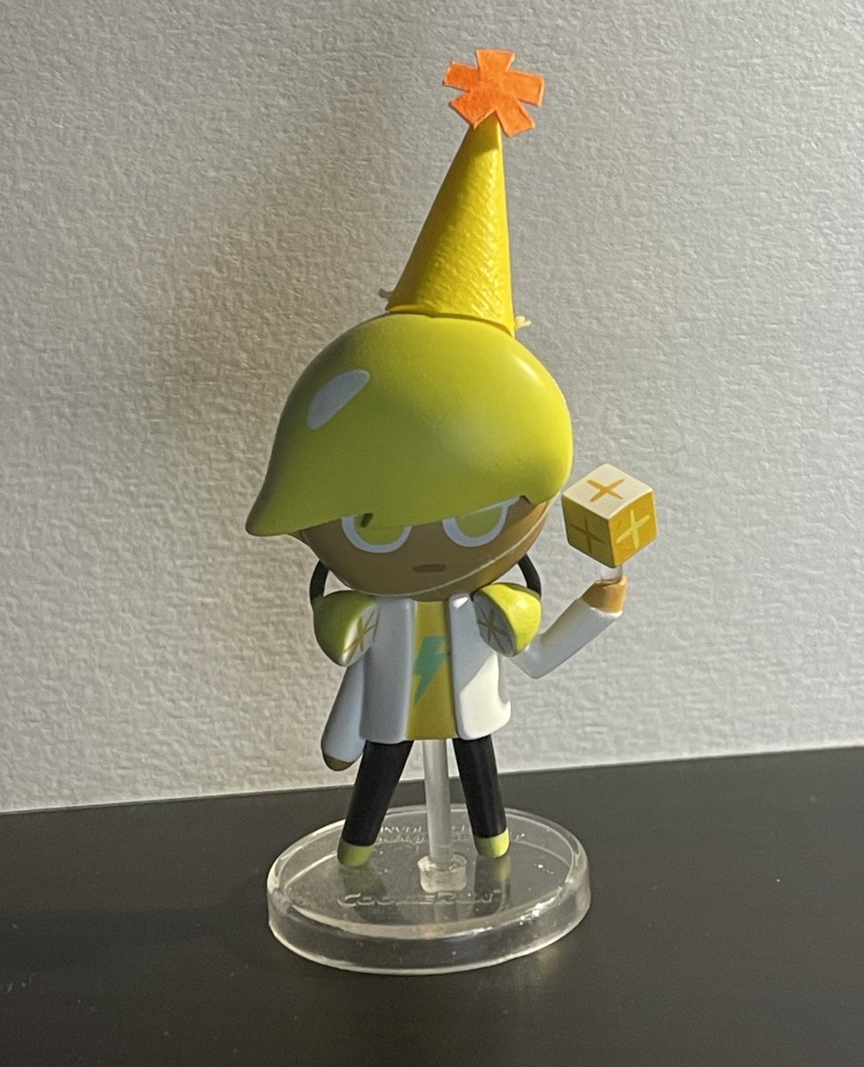 he has his own stupid birthday hat now ☺️
i didnt mean for it to look like shrimp tempura but it does and i keep giggling
