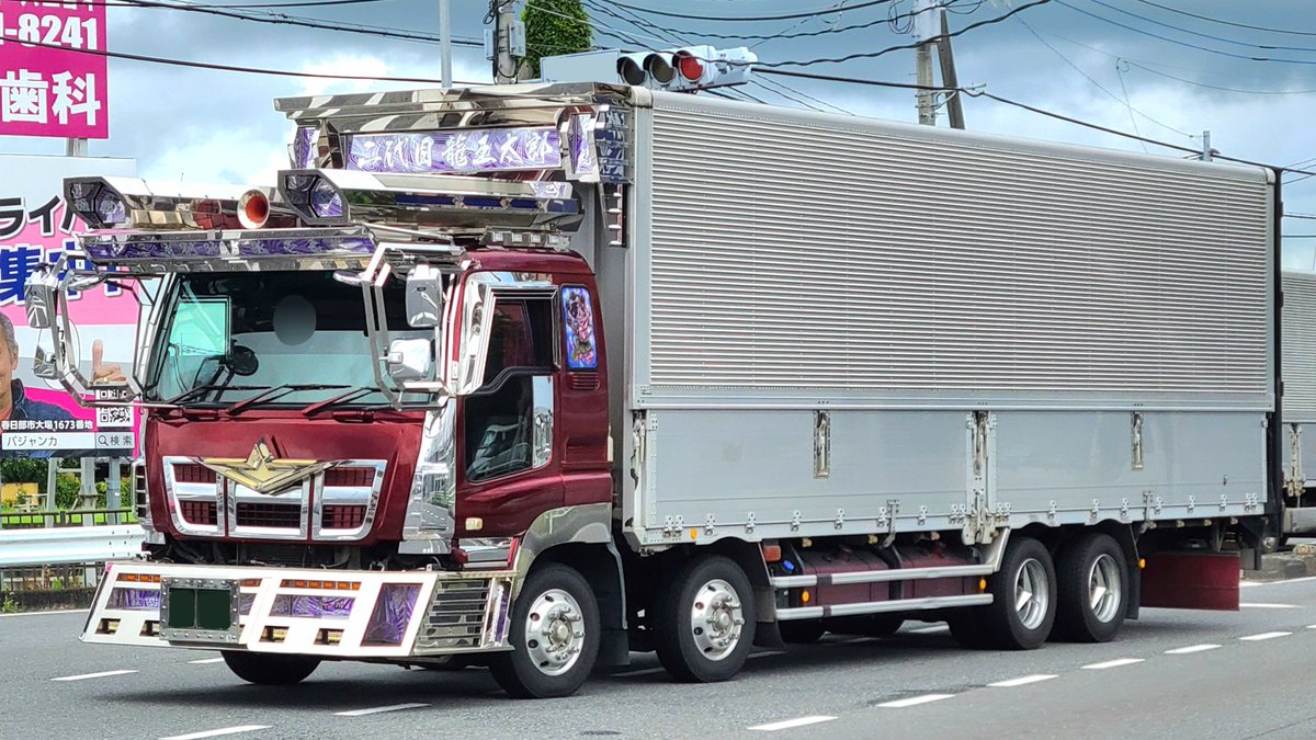 いすゞギガのデコトラ バンパーライトのギガでラッセルバンパーは