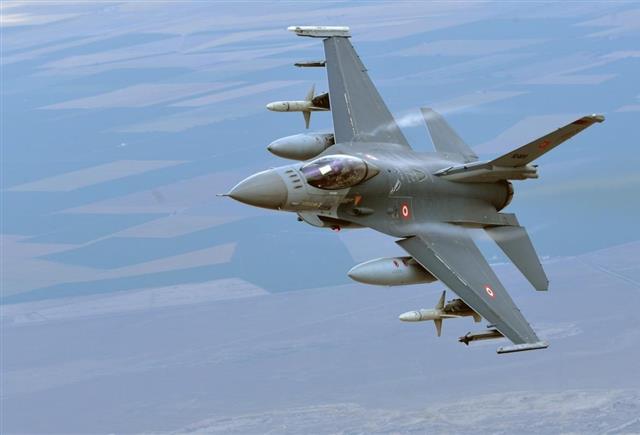NATO_AIRCOM's tweet image. 🇪🇸 conclude their high-readiness Air Command and Control commitment (C2) to NATO’s Allied Reaction Force, handing over to 🇹🇷
Joint Force Air Components provide NATO comprehensive resilience, ensuring sustained C2 for all air operations
Read More: ac.nato.int/archive/2025-2…