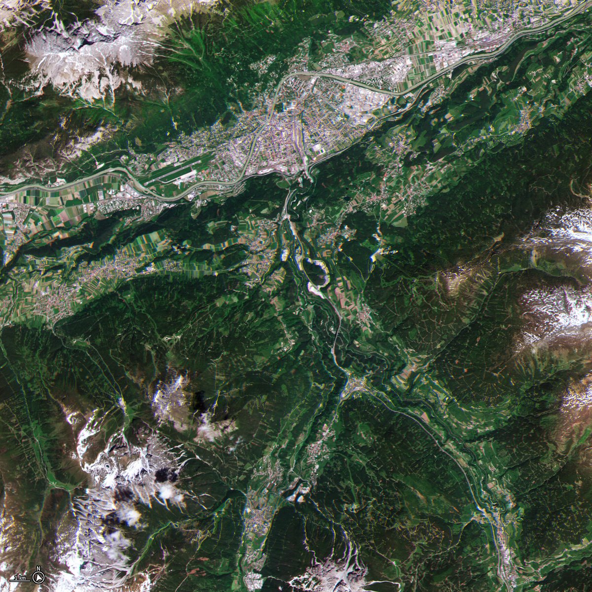 ESA_EO's tweet image. 🛰️@esa's Φsat‑2 has completed its commissioning and is now delivering science data.
The AI applications on board this miniature satellite choose cloud‑free images and compress them, making it more efficient to transmit data back to Earth.
The algorithms can also detect and…