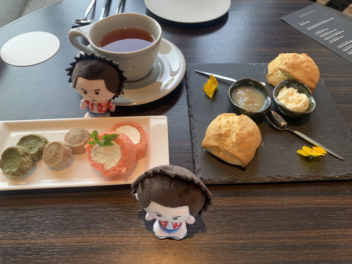 kiri_tf's tweet image. 葵とアフタヌーンティー堪能してきた〜！
メロンパフェの飴細工がめちゃくちゃ綺麗だったし美味しかった✨！