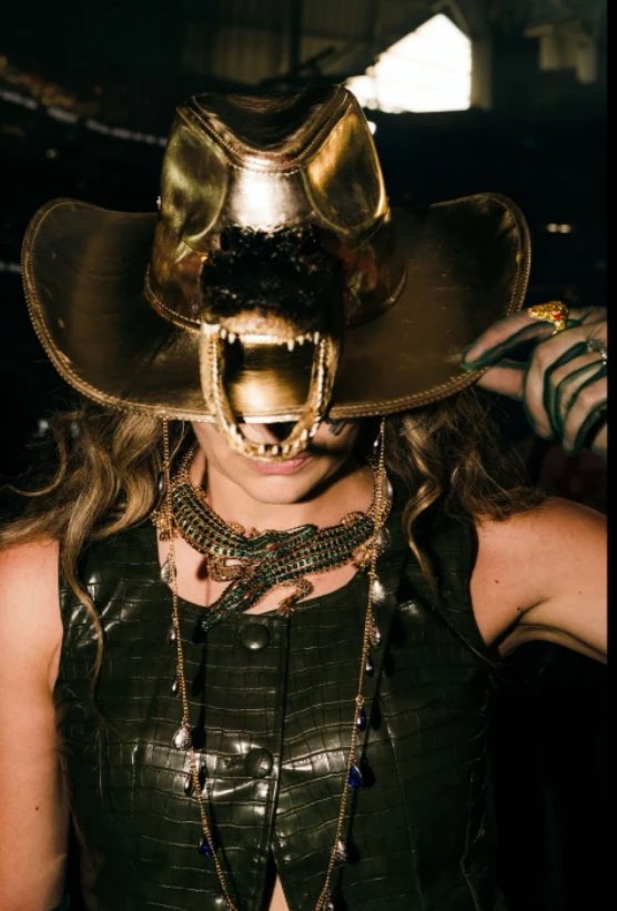 shelbytculver's tweet photo. Beyoncé liked my outfit?!? No one can tell me shit for the rest of my life honestly 🤣🤣🤣
I made https://t.co/nGzrjw9Q3n and BAWLED REAL ALIIGATOR TEARS!!!! 😭😭😭😭🐊🐊
Thank you Bey!!! 😭😭😭😭
#beyonce #cowboycartertour #cowboycarter #beyhive #beytl https://t.co/zNjuI9Lhwl