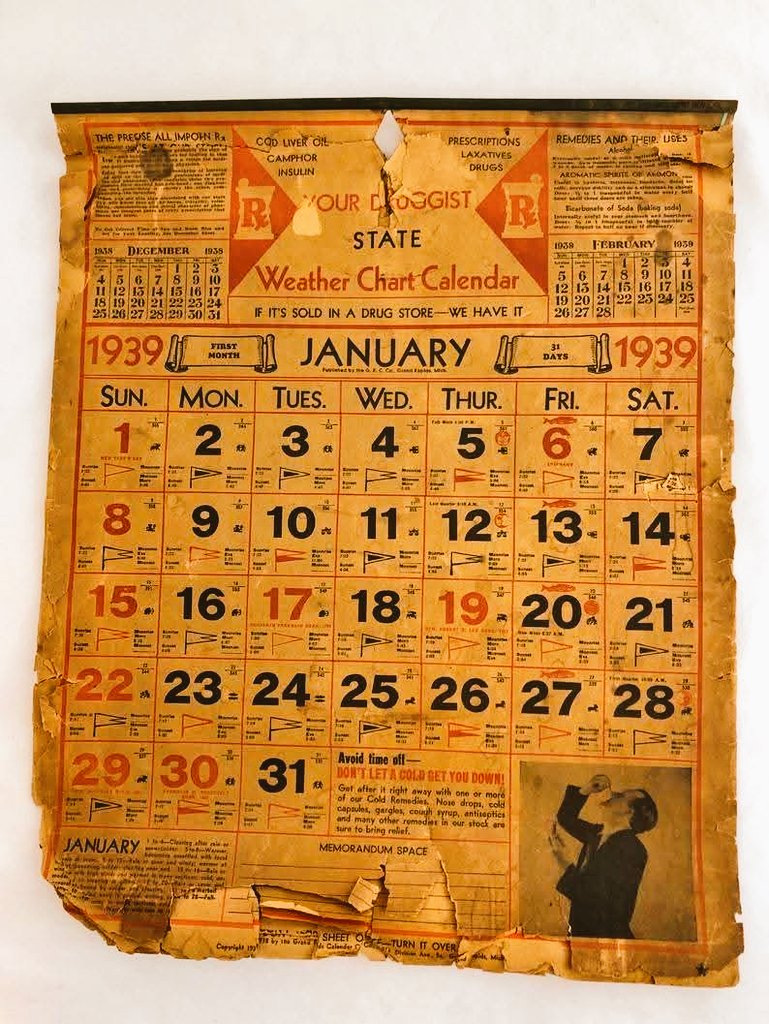 IndiaArtHistory's tweet image. WALL CALENDAR 📜
The Indian family life revolved around the calendar & which date, day of significance or moment was approaching or the days Milk man provided milk.
Today, the calendar has disappeared almost completely from our lives as it has no utility left.