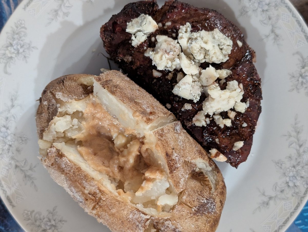 kelli_mae's tweet image. Eating my feelings