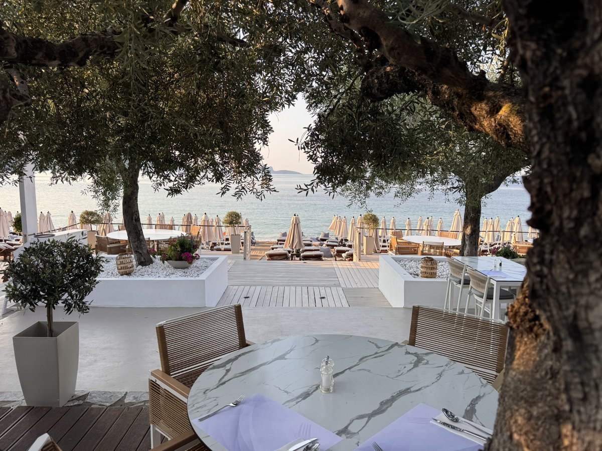 craigfairbrass's tweet image. Ahh…no better breakfast setting - under the Olive trees 🤩❤️😇😎🇬🇷