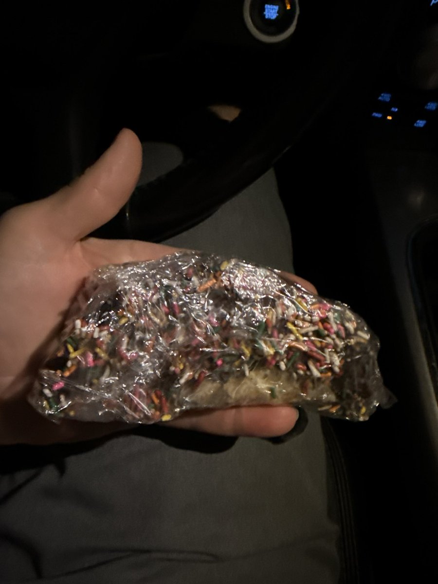 miles_dean's tweet photo. @ColdStone I just got Cold Stone Catfished from one of y’all’s chains.  These aren’t the same 
#scammed #coldstone #catfished https://t.co/BhnPQY1e3S