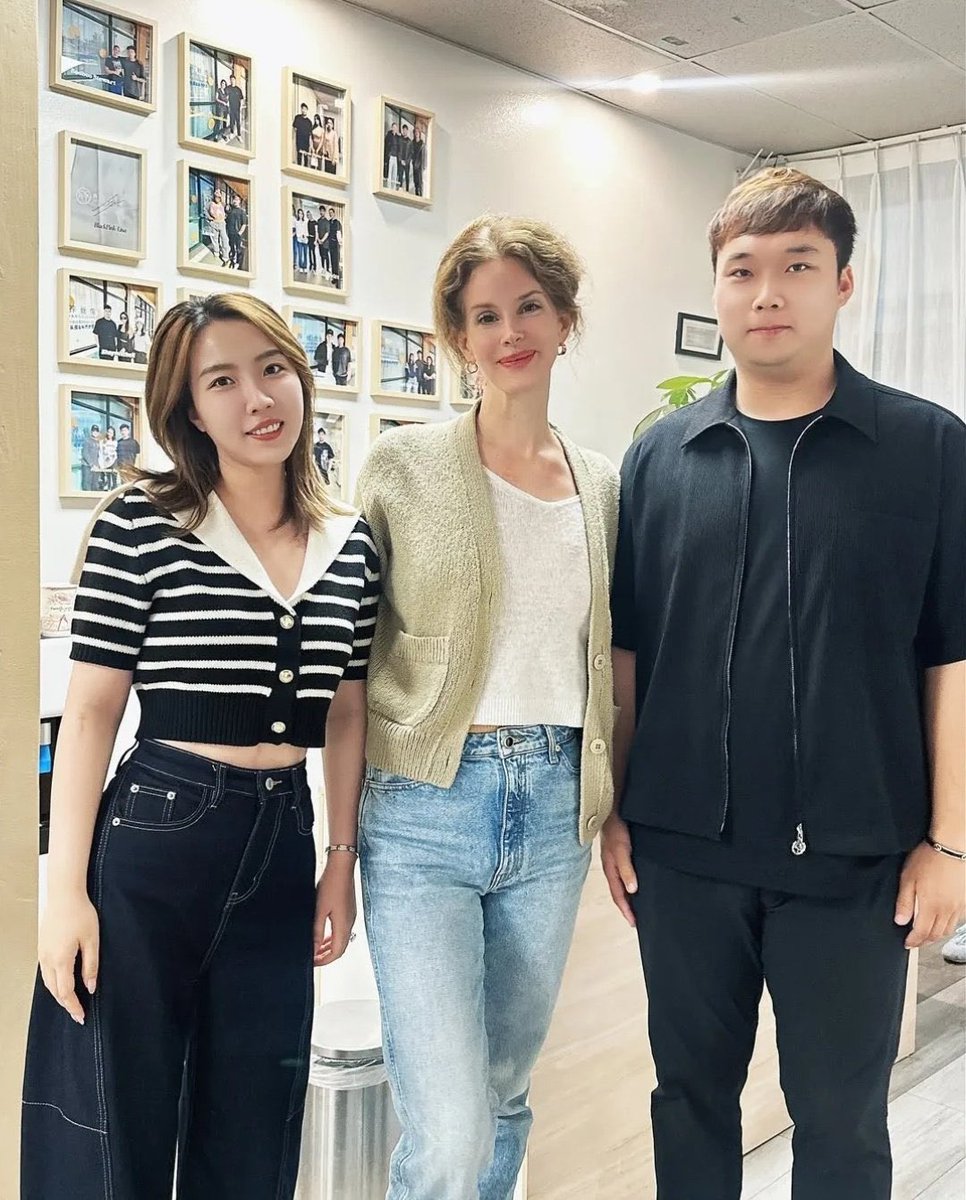 LDRFRoff's tweet image. Lana Del Rey au Hair &amp;amp; Scalp Spa Purelux en Californie, récemment. ❤️