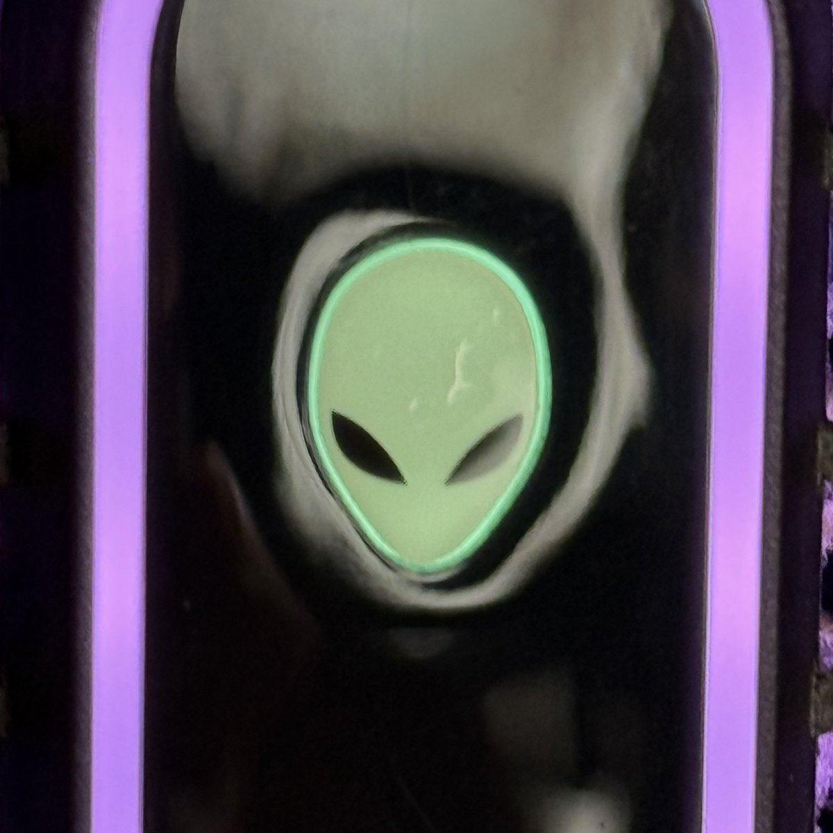 machi_HARE's tweet image. #ファミ通にAlienware襲来
いまも旧型だけどうちにAlienwareいる👽💚💜
あたらしーのほしいっ笑