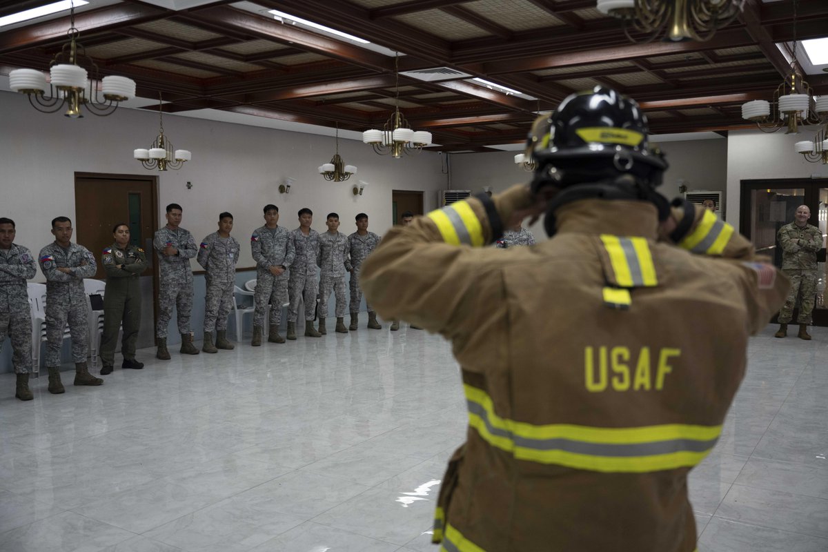 PACAF's tweet image. 🔥Forged in fire, strengthened through partnership🔥
USAF firefighters trained with Philippine Air Force airmen during Cope Thunder 25-2 to exchange lifesaving skills and strengthen bilateral emergency response capabilities. #CopeThunder25 #Philippines #PeacethroughStrength