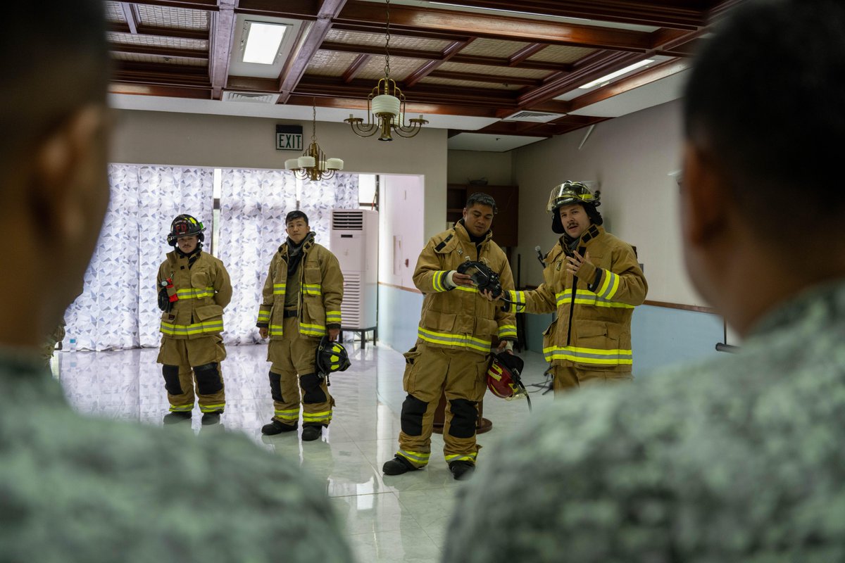 PACAF's tweet image. 🔥Forged in fire, strengthened through partnership🔥
USAF firefighters trained with Philippine Air Force airmen during Cope Thunder 25-2 to exchange lifesaving skills and strengthen bilateral emergency response capabilities. #CopeThunder25 #Philippines #PeacethroughStrength