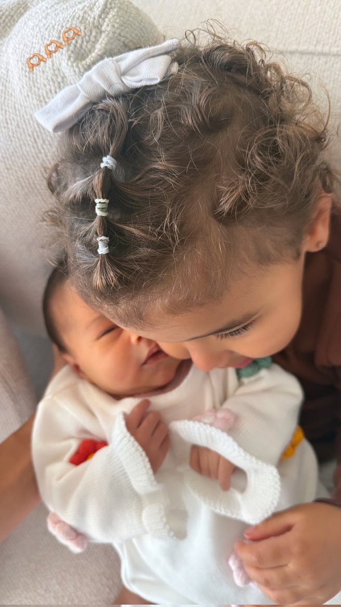 ماڤي تواصل اهتمامها بشقيقتها ميل🥹❤️.