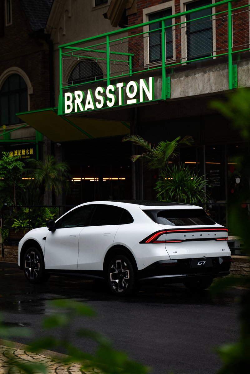 XPengMotors's tweet image. Cobblestone beneath, raindrops above — and in between, a calm silhouette in Arctic White.
XPENG G7 moves through still streets with quiet confidence, where every line reflects a deeper rhythm.
Elegance, redefined. $XPEV
📸 by 国产James