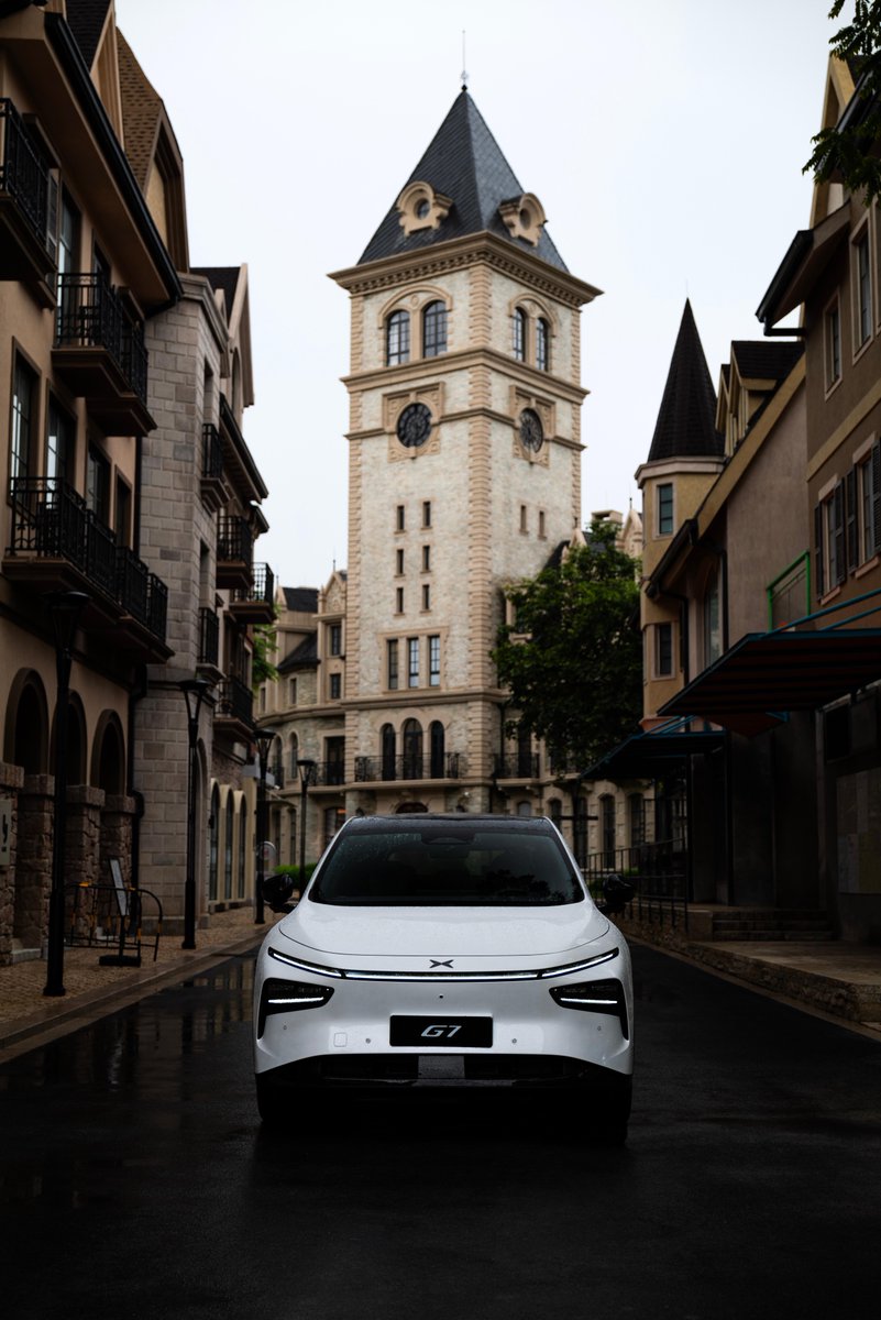 XPengMotors's tweet image. Cobblestone beneath, raindrops above — and in between, a calm silhouette in Arctic White.
XPENG G7 moves through still streets with quiet confidence, where every line reflects a deeper rhythm.
Elegance, redefined. $XPEV
📸 by 国产James