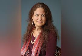 Jane Hirshfield 

Nel sonno e nella veglia si dispieghi entrando nei vostri occhi
Lasciate che la sua forza feroce e la sua tenerezza vi posseggano
Lasciate che la sua immensità si manifesti in tutti i vostri giorni.