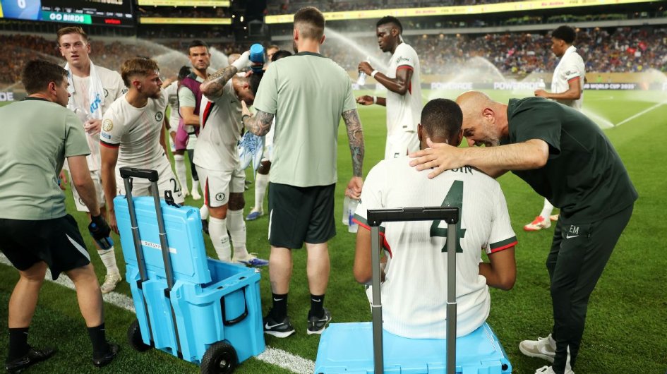 jam1e_sec's tweet image. As the 2025 Club World Cup wraps, experts highlight travel woes, weather challenges, and stadium access as key issues FIFA must fix for a smooth 2026 World Cup. espn.com/soccer/story/_…