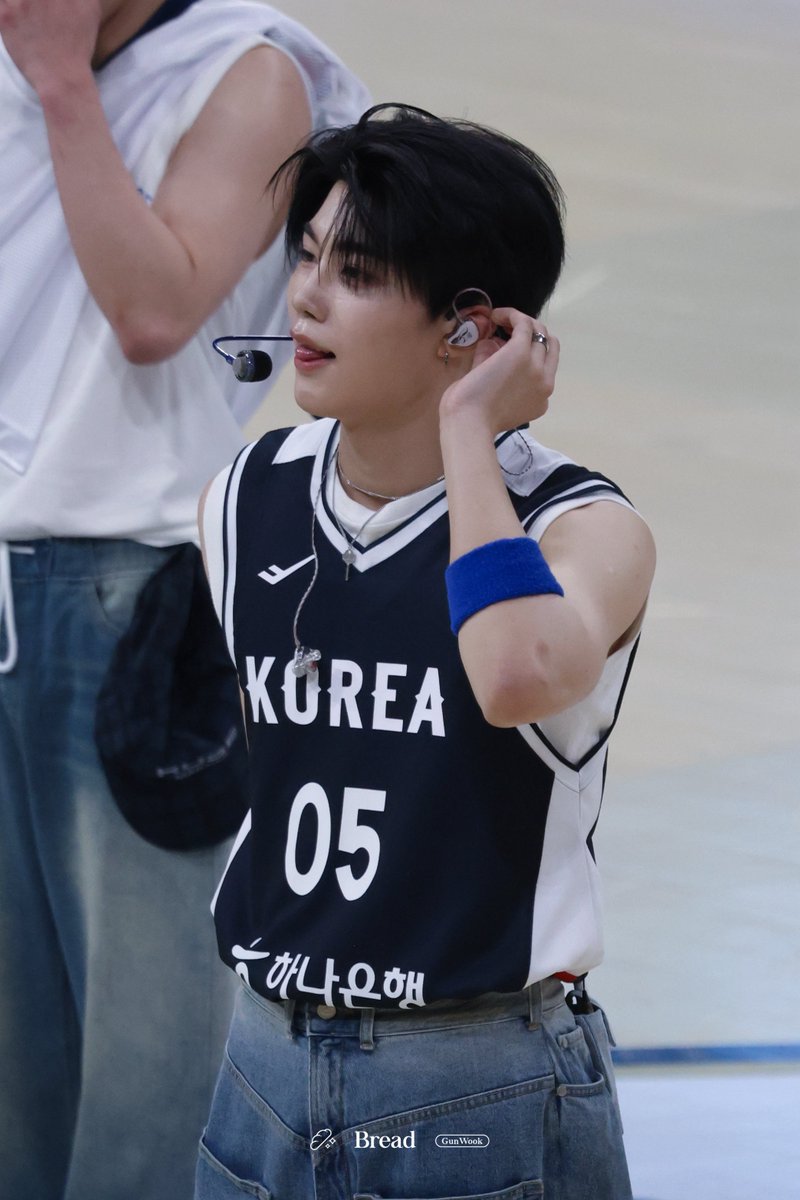 250711 메-롱 😋

 #박건욱 #PARKGUNWOOK #パクゴヌク #제로베이스원 #ZEROBASEONE #ZB1