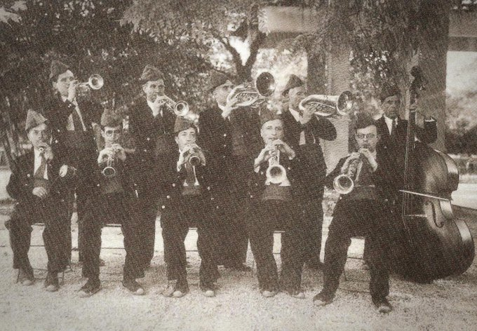 16 de juliol de 1889: naixia a Cornellà del Terri el músic Pere Arpa i Torremilans, compositor, fiscornaire i un dels fundadors de la Cobla Selvatana.

Darrere, 2n fiscorn per la dreta, Cobla Catalunya 1938, foto …cionsmusicalsdecatalunya.blogspot.com/2018/04/catalu… ca.wikipedia.org/wiki/Pere_Arpa…
<a href="/somsardana/">SomSardana</a>