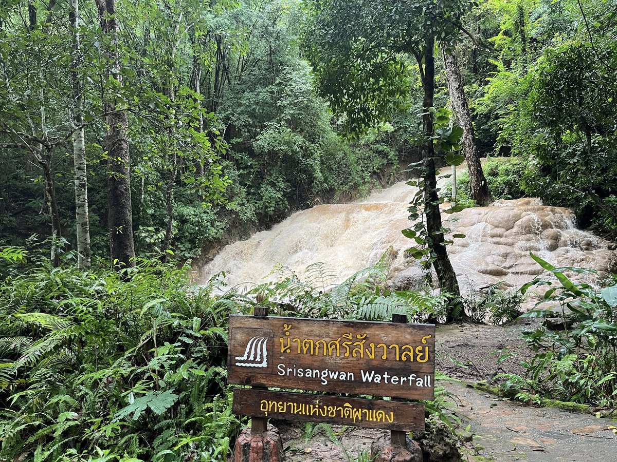 js100radio's tweet image. เนื่องจากมีฝนตกติดต่อกันหลายวัน ทำให้น้ำตกศรีสังวาลย์และบ่อแช่น้ำร้อนโป่งอาง  จ.เชียงใหม่ มีน้ำขุ่น กระแสน้ำที่ไหลแรง 

จึงงดให้ลงเล่นน้ำและแช่บ่อน้ำร้อน(ชั่วคราว) นักท่องเที่ยวยังสามารถเข้าเยี่ยมชมบรรยากาศภายในแหล่งท่องเที่ยวดังกล่าวได้ตามปกติ 

ปริมาณน้ำฝน 
ที่ทำการอุทยานฯ  113…